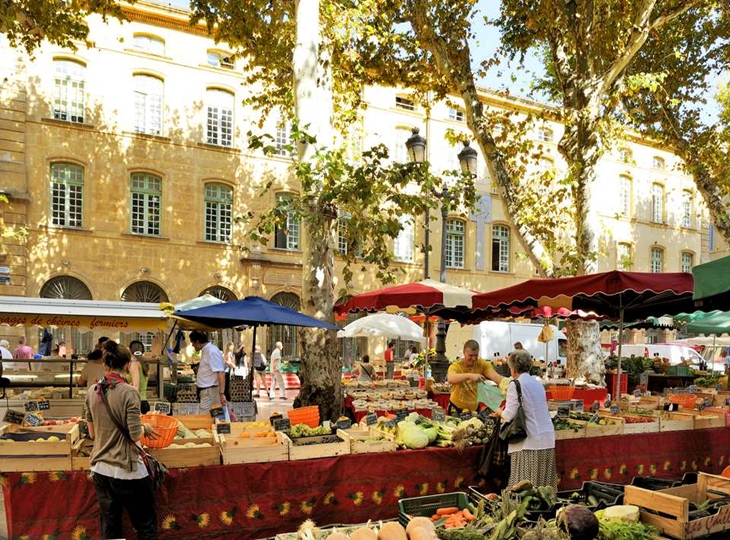 Chợ thứ 4 vùng Provence thu hút khách